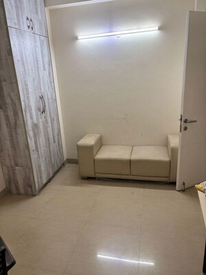 Room in 3 BHK Apartment at Emaar Emerald Estate, Sector 65 – for Rent