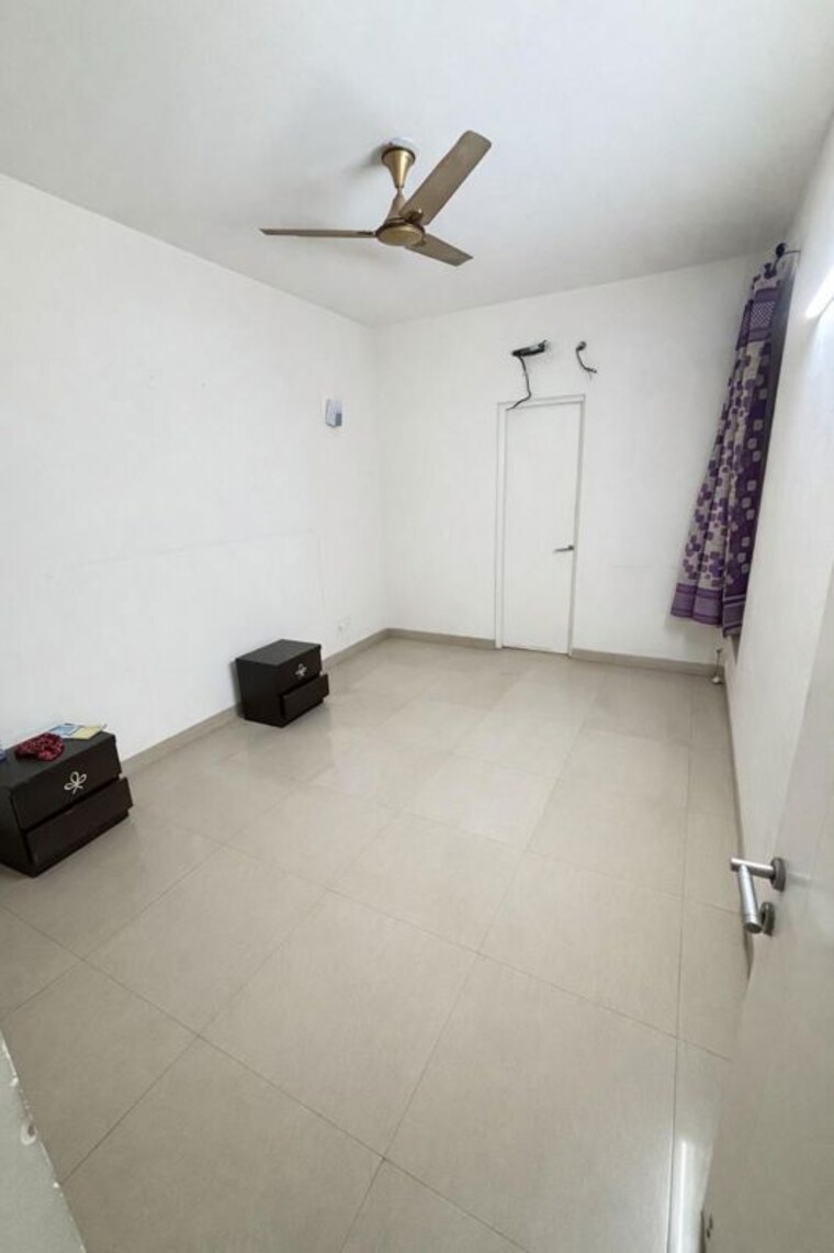 Bedroom, emaar-emerald-estate 3 Bedroom 1395 Sq.Ft. Apartment In Sector 65 Gurgaon 10237385