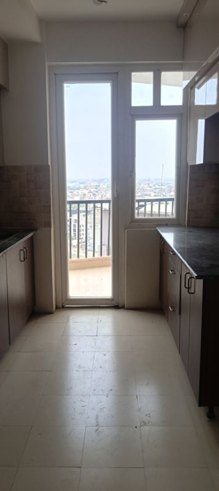 Kitchen, amrapali-heartbeat-city 3 Bedroom 1350 Sq.Ft. Apartment In Sector 107 Noida 10237402