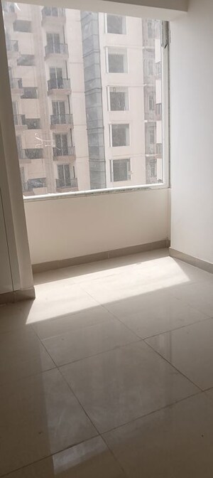Room in 3 BHK Apartment at Amrapali Heartbeat City, Sector 107 – for Sale