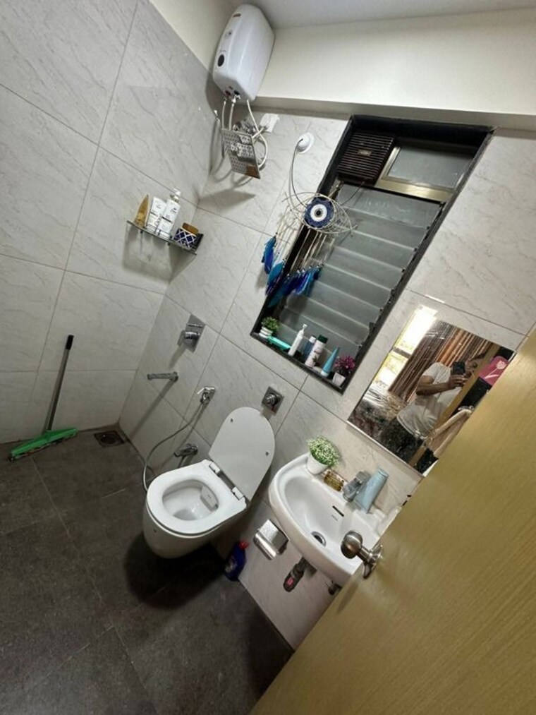 Bathroom, andheri west 2 Bedroom 500 Sq.Ft. Apartment In Andheri West Mumbai 10237404