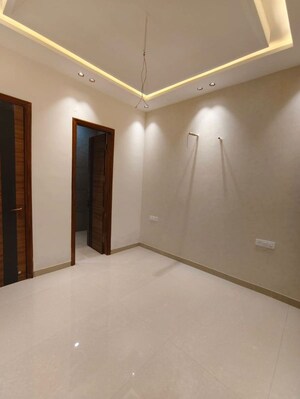 Room in 3 BHK Apartment at Trishla City, Patiala Road – for Rent