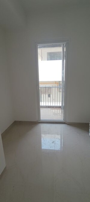 Room in 3 BHK Apartment at Smart World Orchard, Sector 61 – for Rent