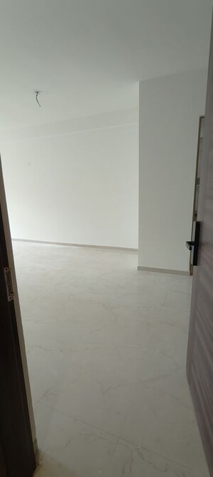 Room in 3 BHK Apartment at Smart World Orchard, Sector 61 – for Rent