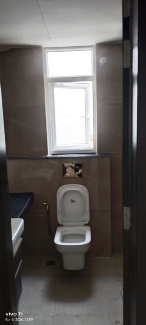 Bathroom in 3.5 BHK Builder Floor at Smart World Orchard, Sector 61 – for Rent