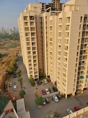 2 BHK Apartment For Rent in Kalpataru Paramount, Kapur Bawdi