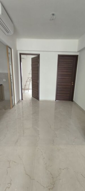 Room in 2 BHK Apartment at Smart World Orchard, Sector 61 – for Rent