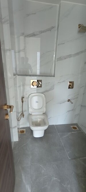 Bathroom in 2 BHK Apartment at Smart World Orchard, Sector 61 – for Rent