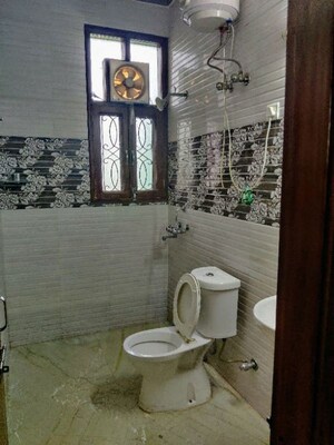 Bathroom in 2.5 BHK Villa at Sector 21 – for Rent