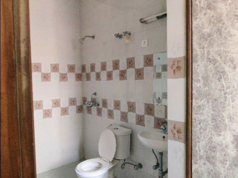 Bathroom, sector 21 2.5 Bedroom 1200 Sq.Ft. Villa In Sector 21 Gurgaon 10237512