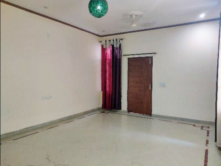 Room, sector 21 2.5 Bedroom 1200 Sq.Ft. Villa In Sector 21 Gurgaon 10237512