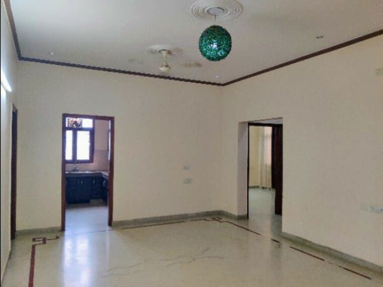 Room, sector 21 2.5 Bedroom 1200 Sq.Ft. Villa In Sector 21 Gurgaon 10237512