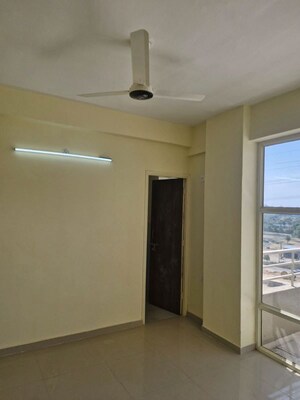 Room in 3 BHK Apartment at Pyramid Altia, Sector 70 – for Rent