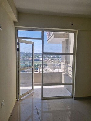 Room in 3 BHK Apartment at Pyramid Altia, Sector 70 – for Rent