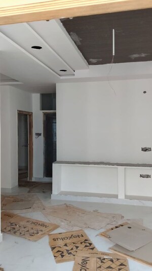 Room in 6 BHK Independent House at Suraram Colony – for Sale