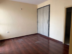 Room in 3 BHK Apartment at Mapsko Paradise, Sector 83 – for Sale