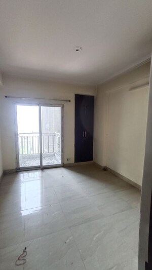 Room in 3 BHK Apartment at Om Nagar – for Rent