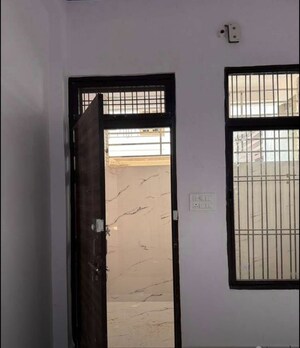 Room in 3 BHK Apartment at Rishita Manhattan, Gomti Nagar – for Sale