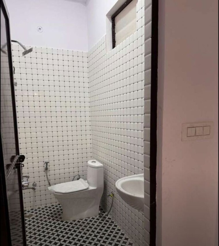 Bathroom, rishita-manhattan 3 Bedroom 1650 Sq.Ft. Apartment In Gomti Nagar Lucknow 10237525