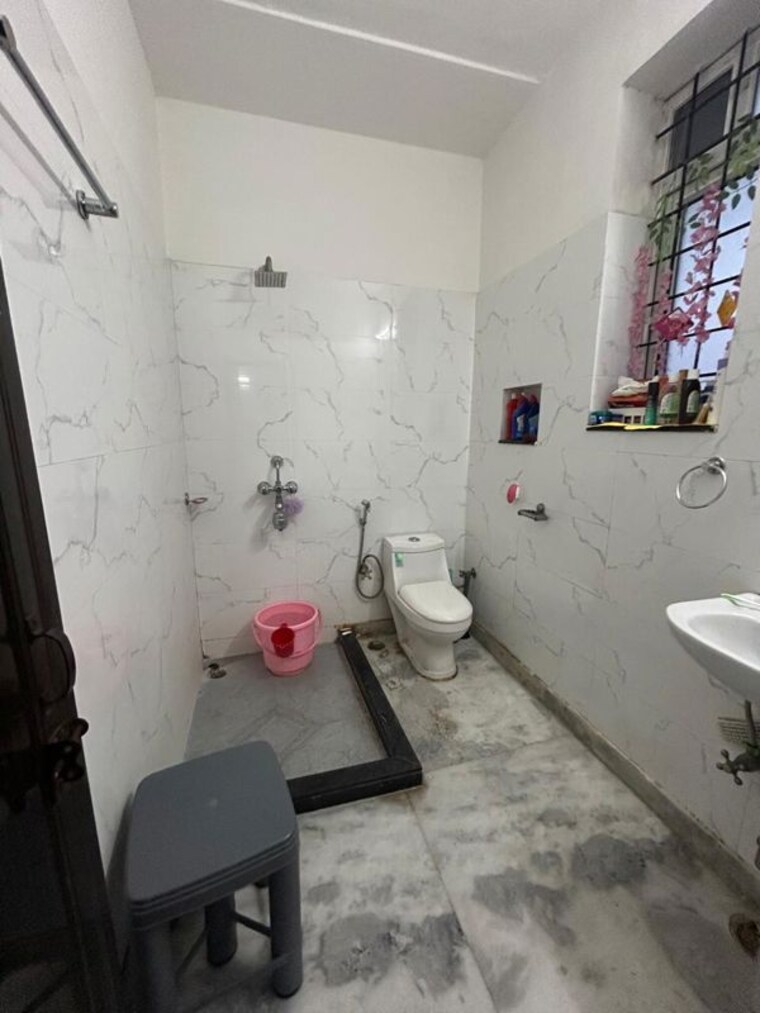 Bathroom, sector 21 2.5 Bedroom 1200 Sq.Ft. Villa In Sector 21 Gurgaon 10237571