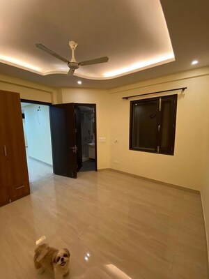 Room in 4 BHK Builder Floor at Sector 57 – for Rent
