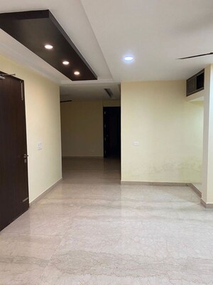 Room in 4 BHK Builder Floor at Sector 57 – for Rent