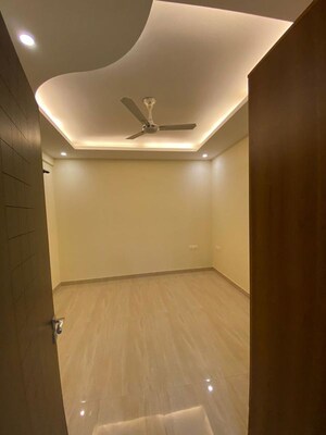 Bedroom in 4 BHK Builder Floor at Sector 57 – for Rent