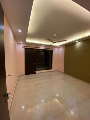 Room in 4 BHK Builder Floor at Sector 57 – for Rent