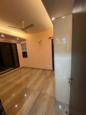 Room in 4 BHK Builder Floor at Sector 57 – for Rent