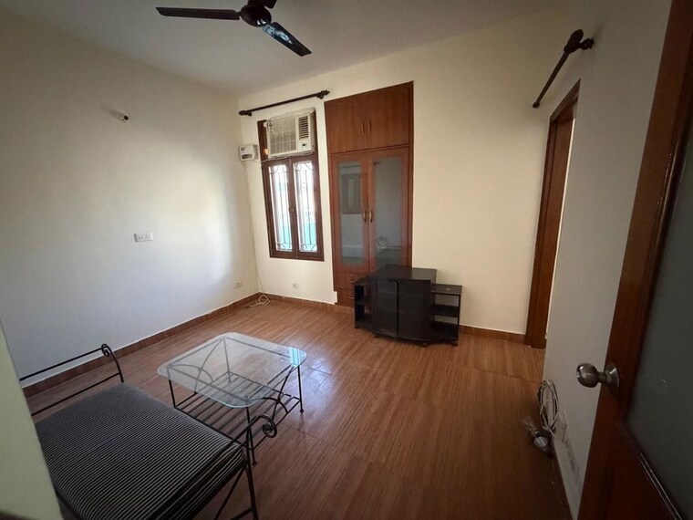 Room, sector 23 1.5 Bedroom 500 Sq.Ft. Villa In Sector 23 Gurgaon 10237617