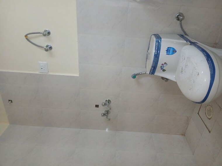 Bathroom, pyramid-altia 3 Bedroom 643 Sq.Ft. Apartment In Sector 70 Gurgaon 10237663