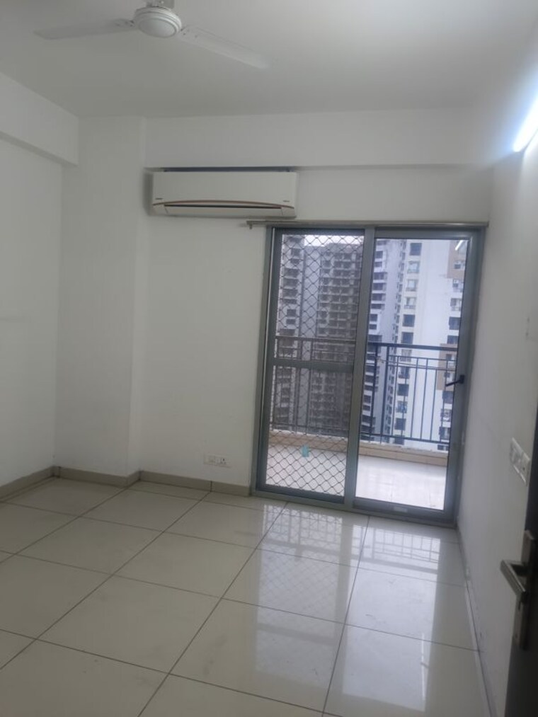 Room, gulshan-bellina 3.5 Bedroom 38000 Sq.Ft. Apartment In Sector 16 Greater Noida Greater Noida 10237666