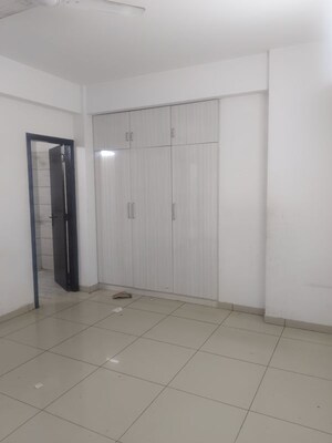 3.5 BHK Apartment For Rent in Gulshan Bellina, Sector 16 Greater Noida