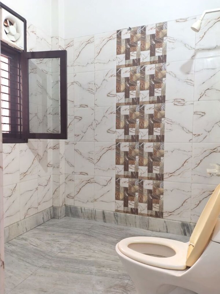 Bathroom, sector 31 3.5 Bedroom 300 Sq.Mt. Villa In Sector 31 Noida 10237683