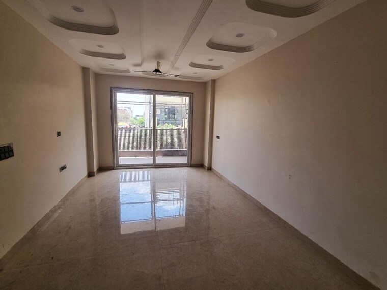 Room, green fields colony 4 Bedroom 270 Sq.Yd. Apartment In Green Fields Colony Faridabad 10237704