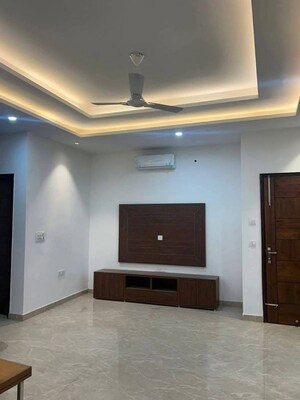 Room in 3 BHK Apartment at Saket – for Rent