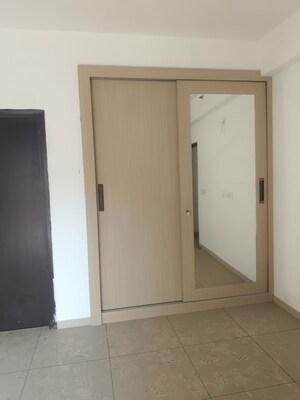 Room in 2 BHK Apartment at Gulshan Bellina, Sector 16 Greater Noida – for Rent