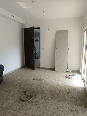 Room in 2 BHK Apartment at Gulshan Bellina, Sector 16 Greater Noida – for Rent