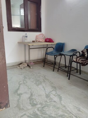 Room in 2.5 BHK Builder Floor at Govindpuri – for Rent