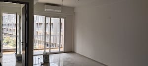 Room in 3.5 BHK Builder Floor at Smart World Orchard, Sector 61 – for Rent