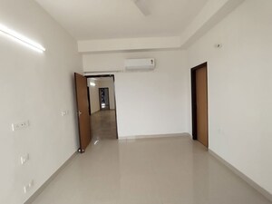 Room in 4 BHK Apartment at SS Linden, Sector 84 – for Rent