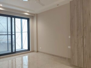 Room in 3 BHK Builder Floor at Sector 54 – for Rent