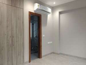 Room in 3 BHK Builder Floor at Sector 54 – for Rent