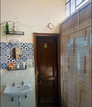 Furnished Amenities in 3 BHK Builder Floor at Sector 54 – for Rent