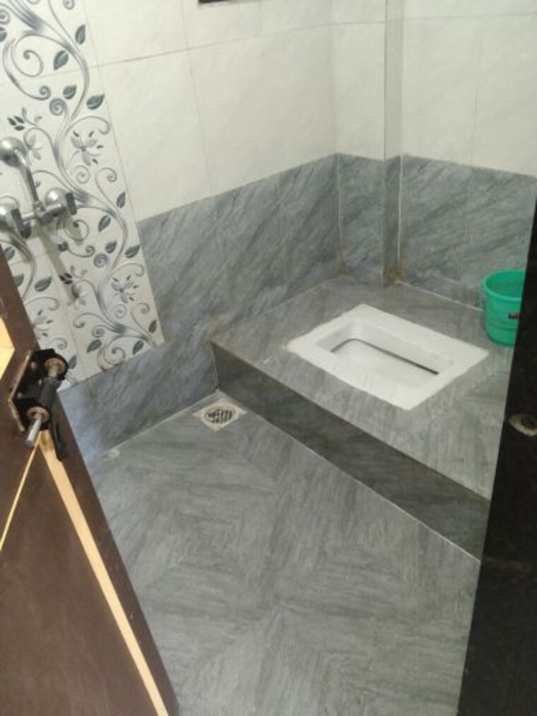 Bathroom, mig-colony-gokhalenagar 1 Bedroom 500 Sq.Ft. Apartment In Gokhalenagar Pune 10237882