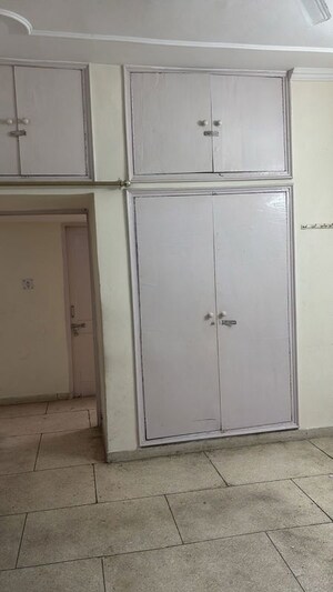 Building Lobby in 4 BHK Builder Floor at Sector 70 – for Rent