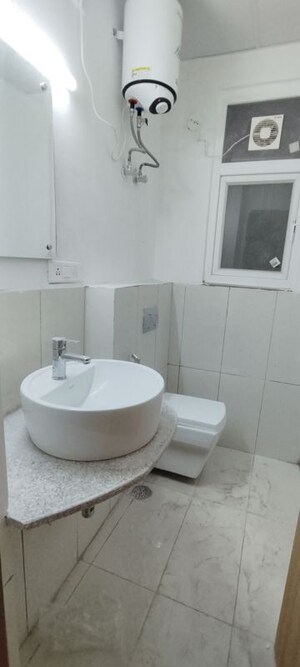 Bathroom in 5 BHK Builder Floor at SS Linden, Sector 84 – for Rent