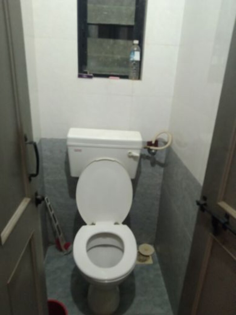 Bathroom, jagrut-chs 1 Bedroom 600 Sq.Ft. Apartment In Gokhalenagar Pune 10237923