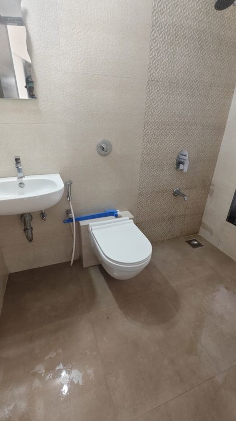 Bathroom, satra-one 2 Bedroom 550 Sq.Ft. Apartment In Goregaon West Mumbai 10237924