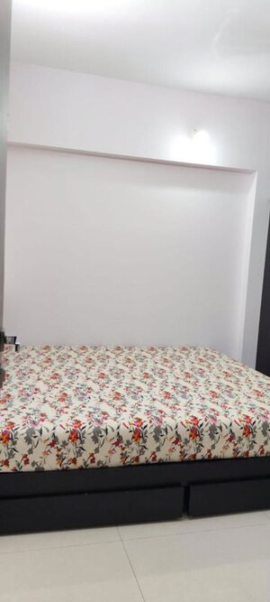 Bedroom in 2 BHK Apartment at Prabhadevi – for Rent